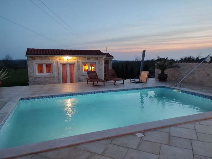 Image No.14-3 Bed Property for sale