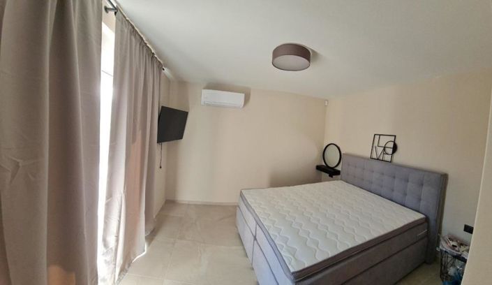 Image No.11-4 Bed Property for sale