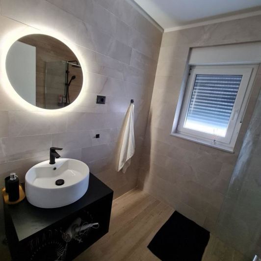 Image No.17-4 Bed Property for sale