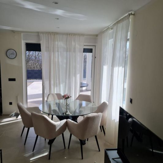 Image No.19-4 Bed Property for sale