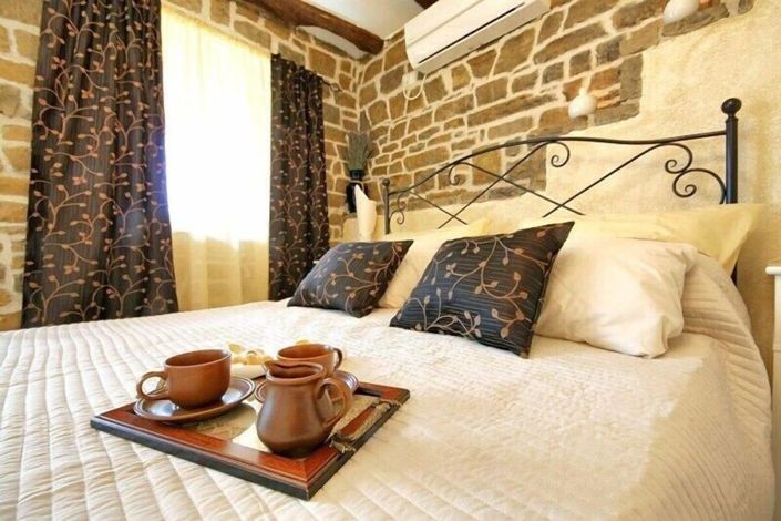 Image No.15-2 Bed Property for sale