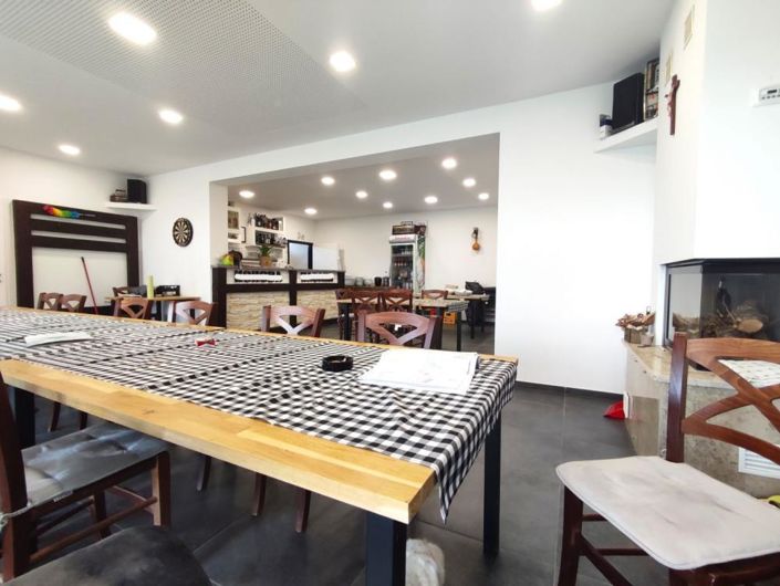 Image No.17-2 Bed Property for sale