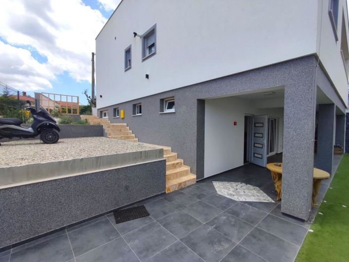 Image No.2-2 Bed Property for sale