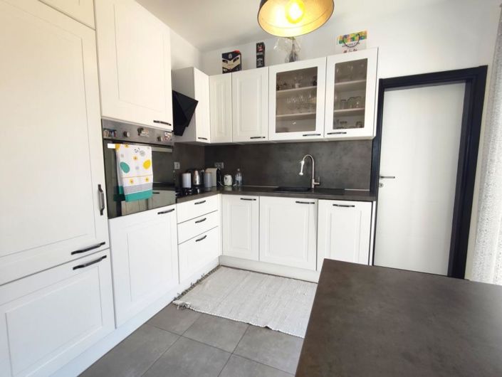 Image No.8-2 Bed Property for sale