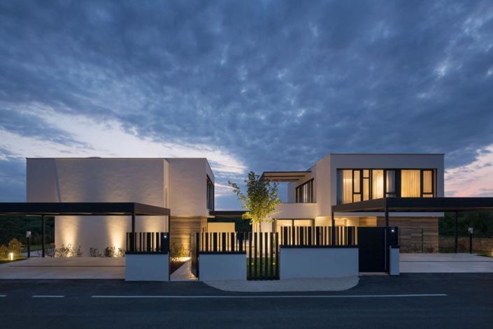 Image No.1-6 Bed Property for sale
