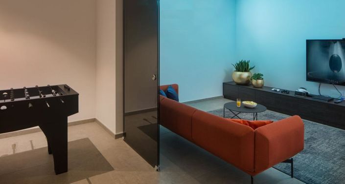 Image No.18-6 Bed Property for sale