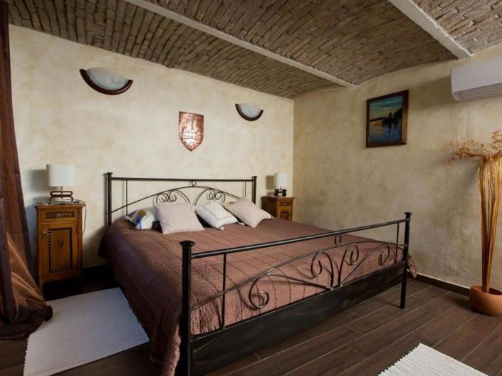 Image No.13-4 Bed Property for sale