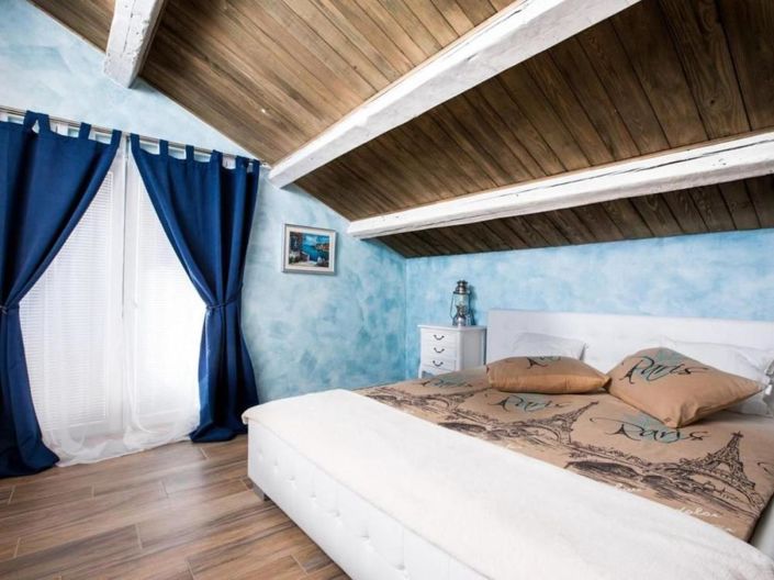 Image No.17-4 Bed Property for sale