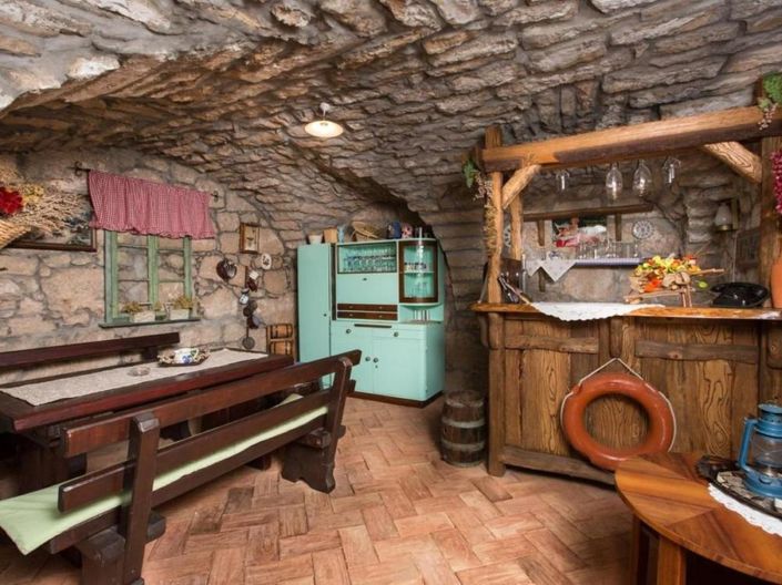 Image No.18-4 Bed Property for sale