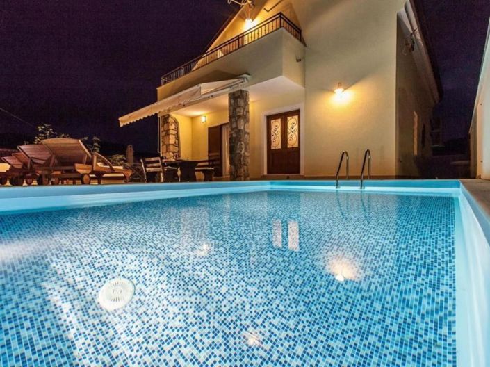 Image No.2-4 Bed Property for sale