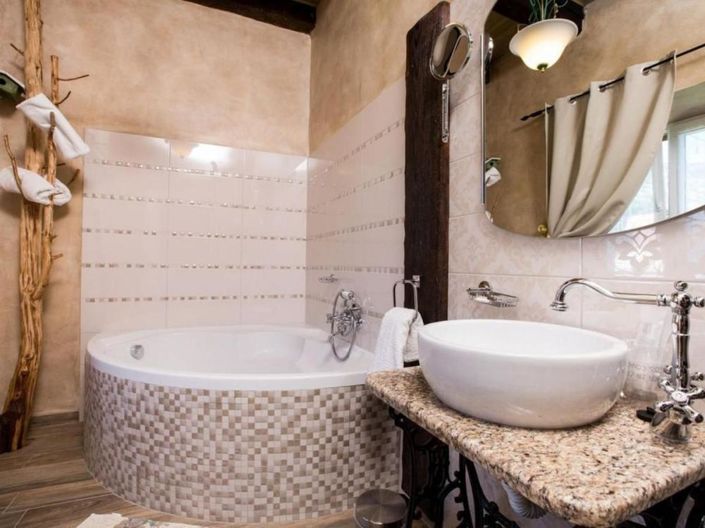 Image No.24-4 Bed Property for sale