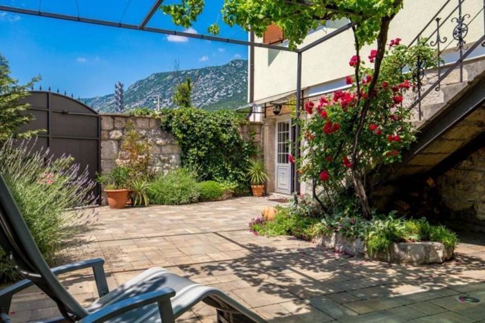 Image No.4-4 Bed Property for sale