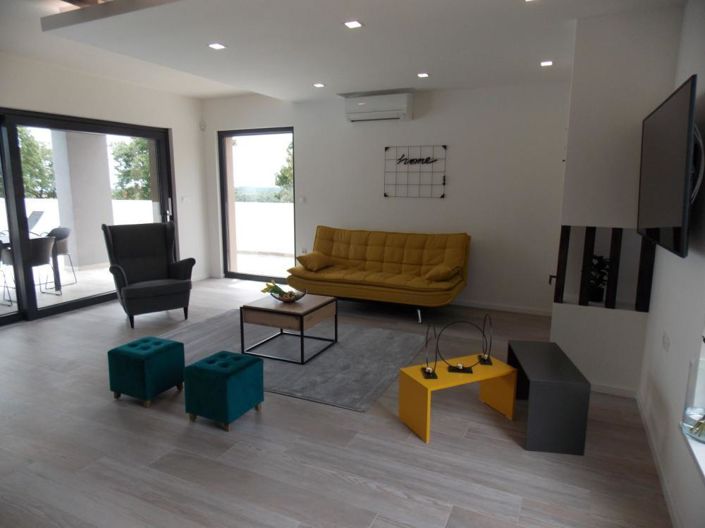 Image No.11-3 Bed Property for sale