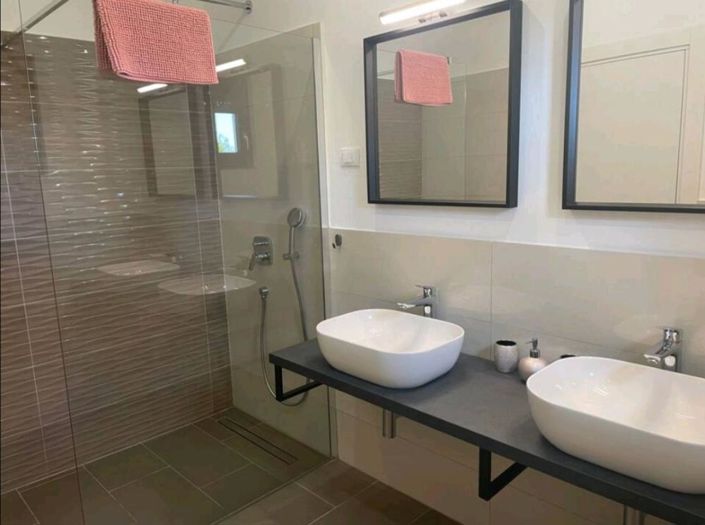 Image No.20-3 Bed Property for sale