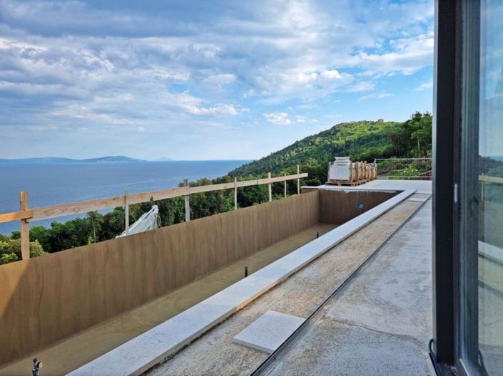 Image No.10-3 Bed Property for sale