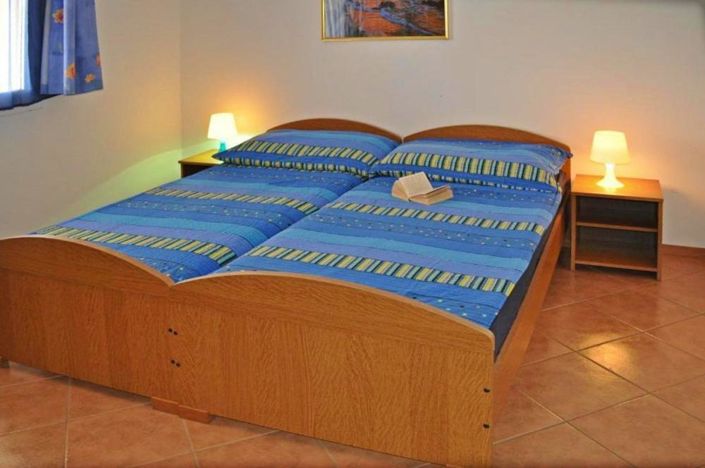 Image No.17-6 Bed Property for sale