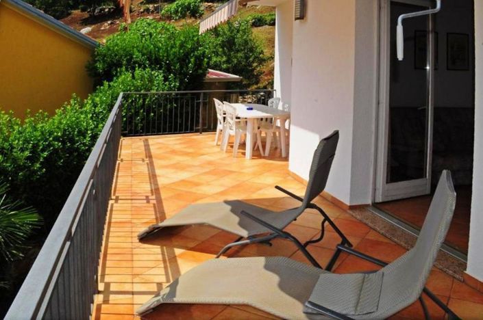 Image No.22-6 Bed Property for sale