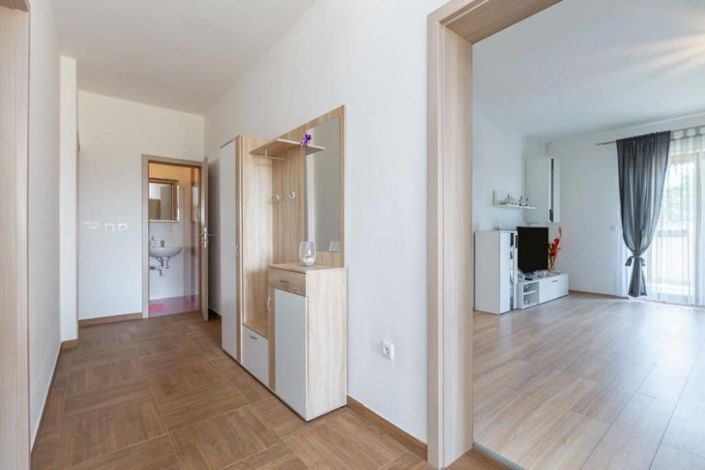 Image No.10-7 Bed Property for sale