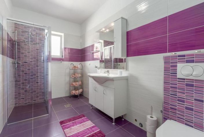 Image No.12-7 Bed Property for sale