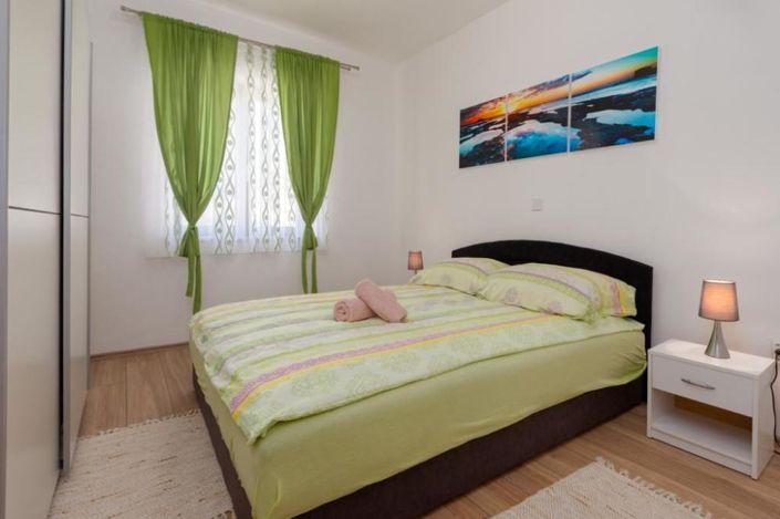 Image No.14-7 Bed Property for sale