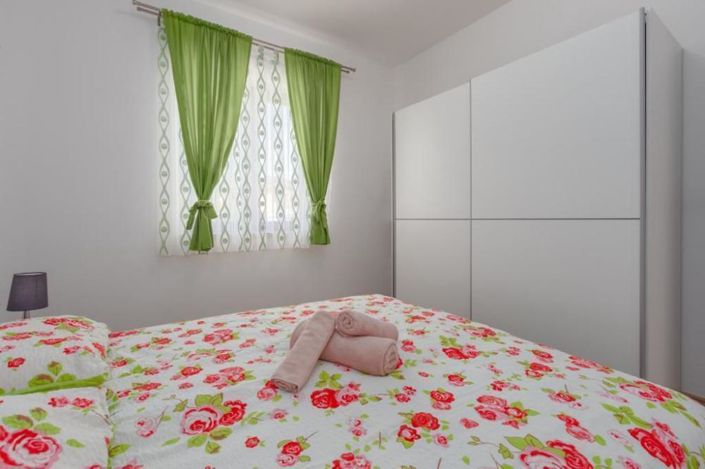 Image No.15-7 Bed Property for sale