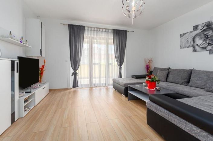 Image No.17-7 Bed Property for sale