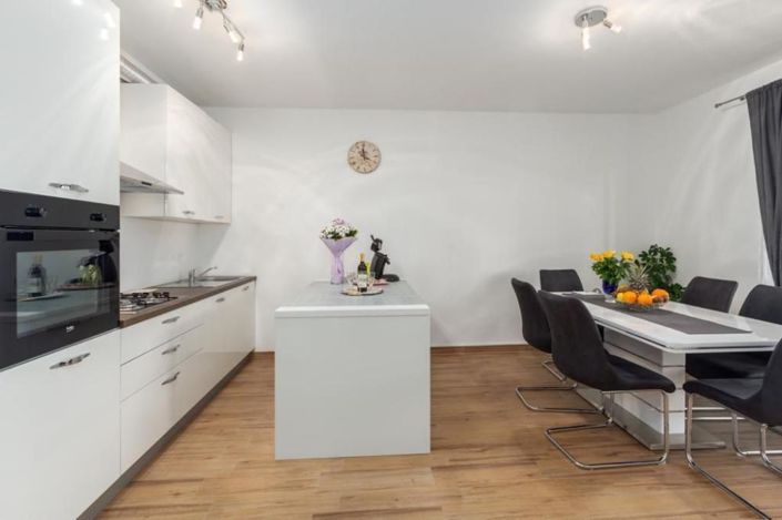 Image No.18-7 Bed Property for sale