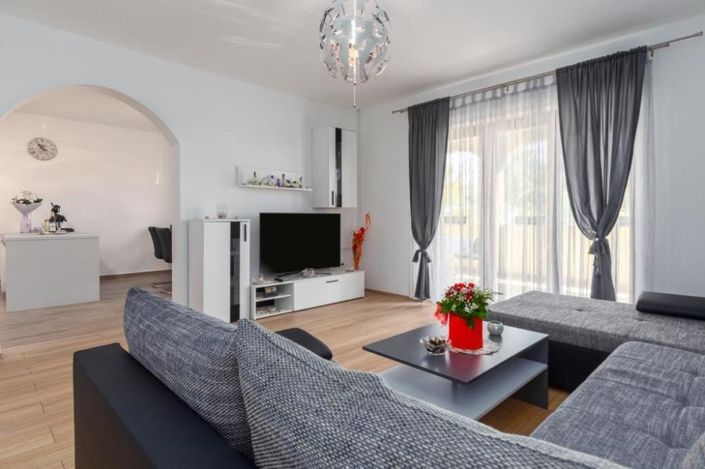 Image No.21-7 Bed Property for sale