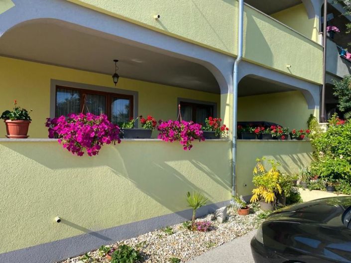 Image No.8-7 Bed Property for sale