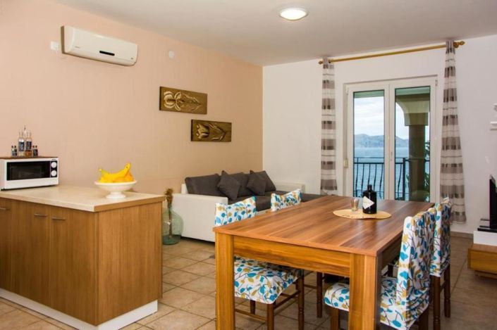 Image No.13-10 Bed Property for sale