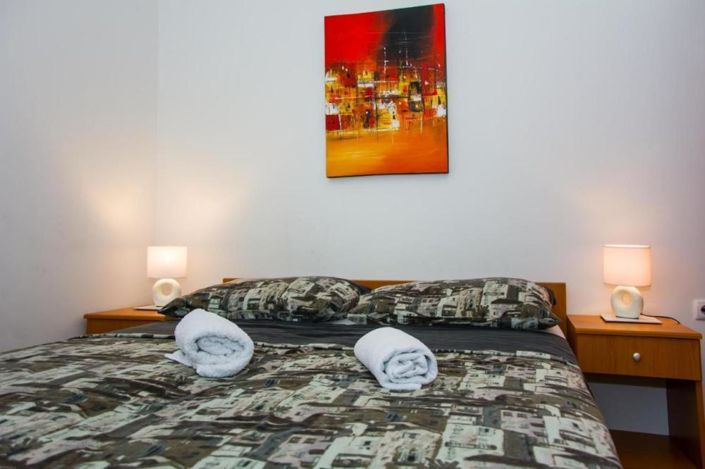 Image No.16-10 Bed Property for sale