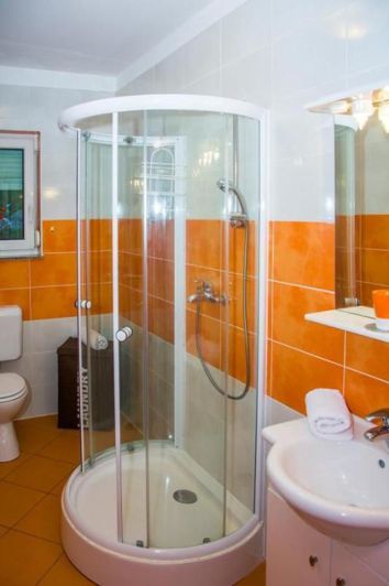 Image No.17-10 Bed Property for sale