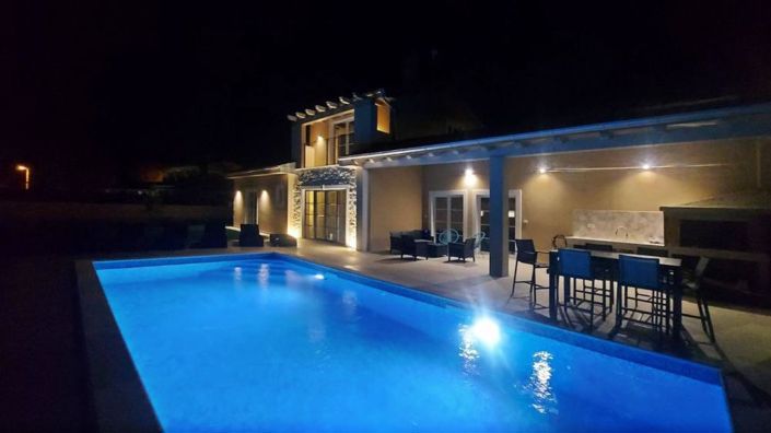 Image No.16-4 Bed Property for sale