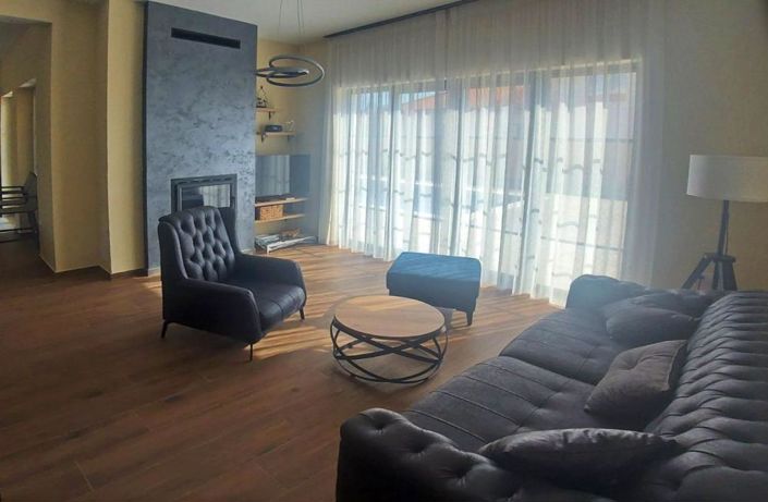 Image No.4-4 Bed Property for sale