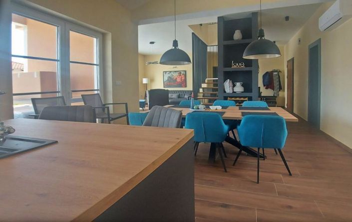 Image No.6-4 Bed Property for sale