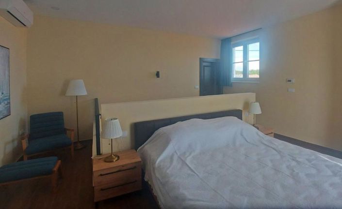 Image No.9-4 Bed Property for sale