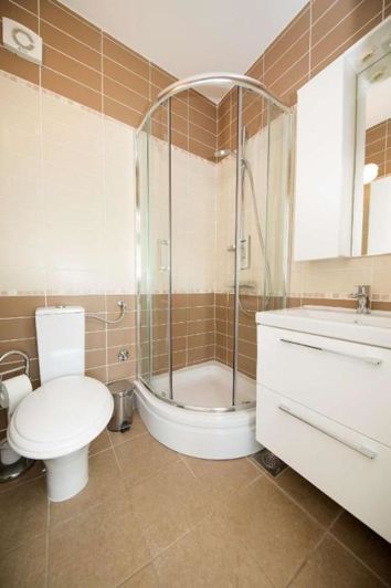 Image No.15-14 Bed Property for sale