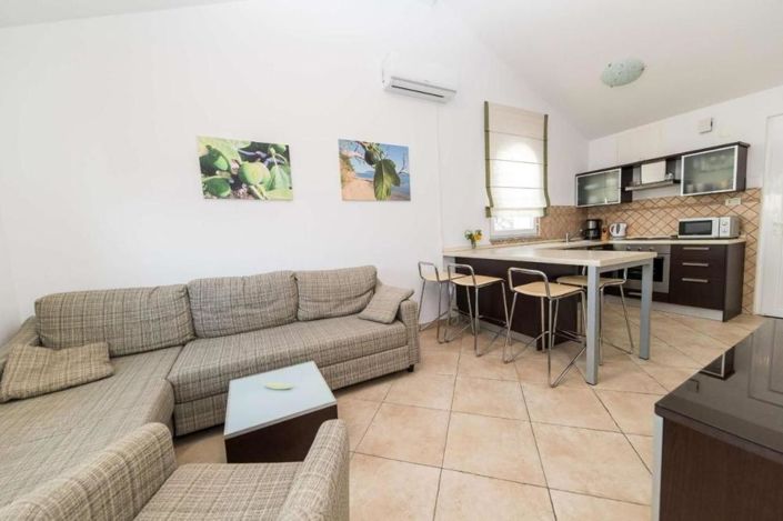 Image No.9-14 Bed Property for sale