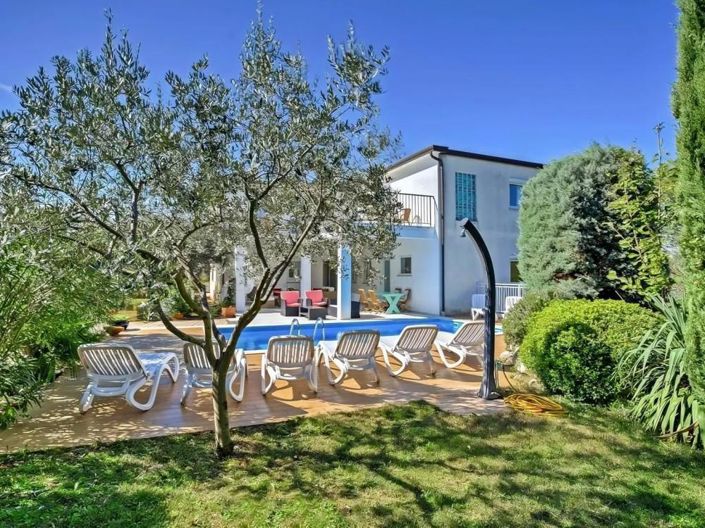 Image No.1-8 Bed Property for sale