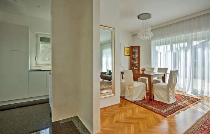 Image No.11-8 Bed Property for sale