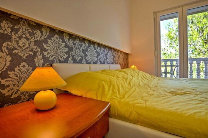 Image No.13-8 Bed Property for sale