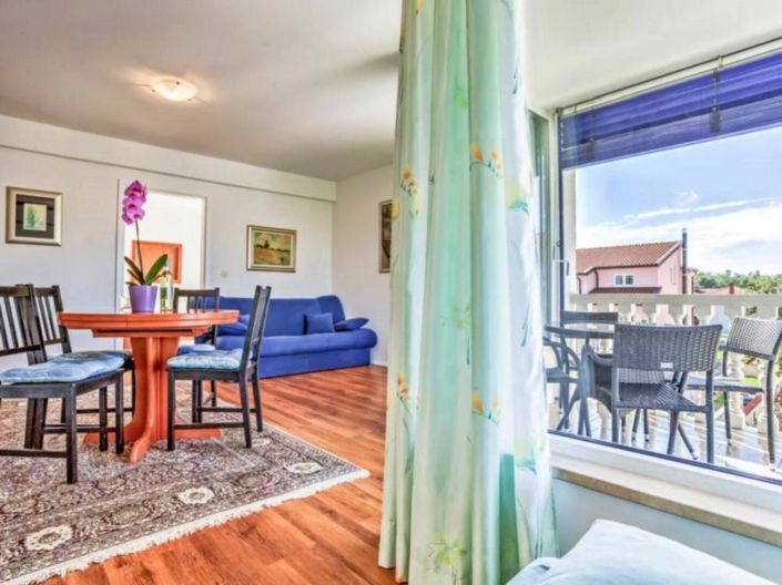 Image No.16-8 Bed Property for sale