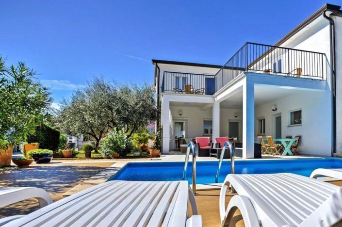 Image No.2-8 Bed Property for sale