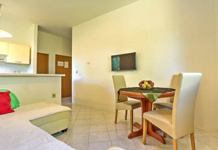 Image No.22-8 Bed Property for sale