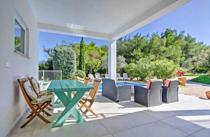 Image No.6-8 Bed Property for sale