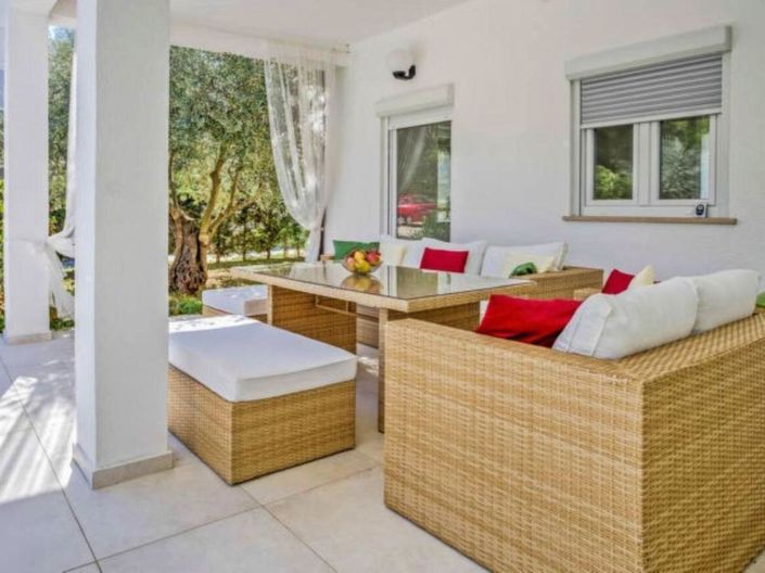 Image No.7-8 Bed Property for sale