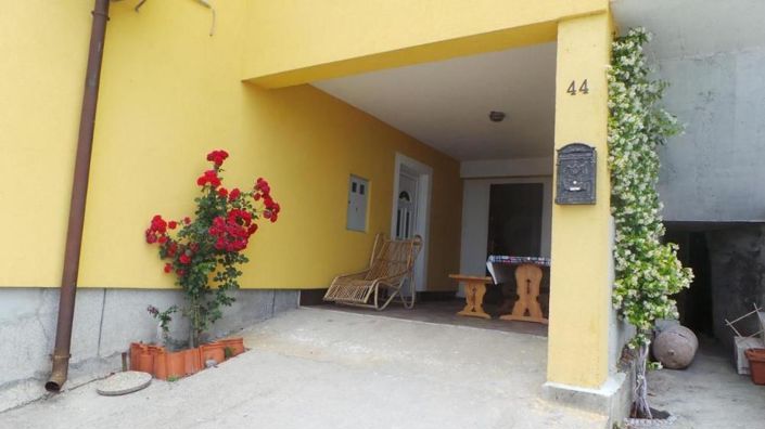 Image No.10-6 Bed Property for sale