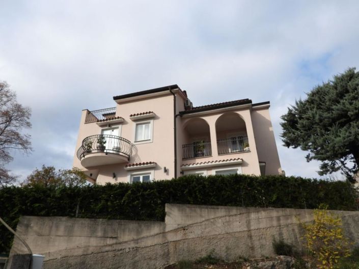 Image No.10-4 Bed Property for sale