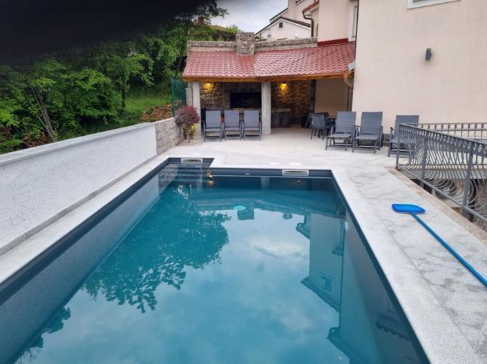 Image No.4-4 Bed Property for sale