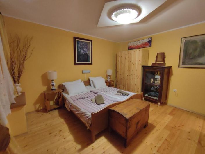 Image No.18-4 Bed Property for sale